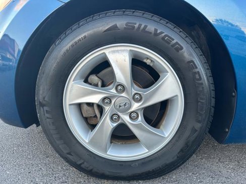 Used 2014 Hyundai Elantra SE image 24