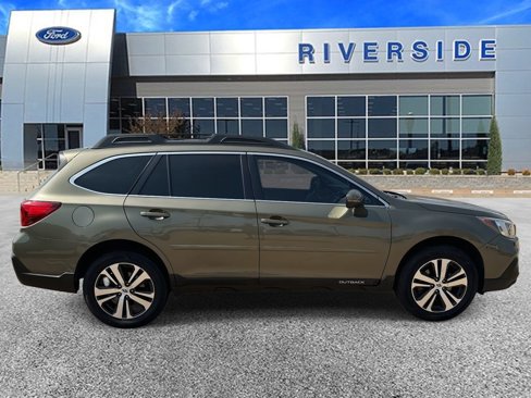 Used 2018 Subaru Outback 2.5i Limited image 3