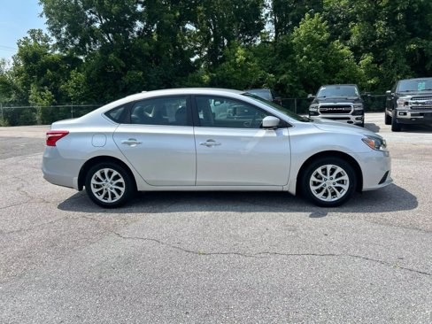 Used 2019 Nissan Sentra SV image 5