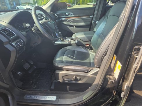Used 2017 Ford Explorer Limited w/ Equipment Group 301A image 7