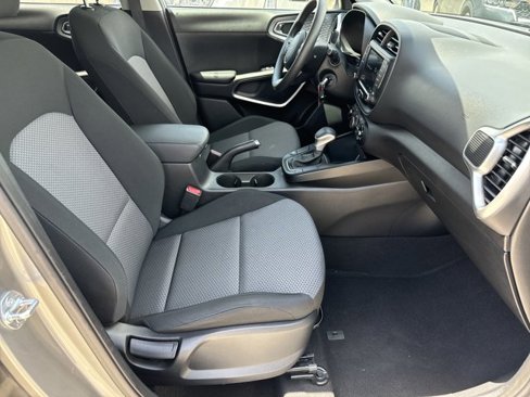 Used 2023 Kia Soul LX w/ LX Technology Package image 13