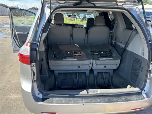 Used 2016 Toyota Sienna XLE image 25