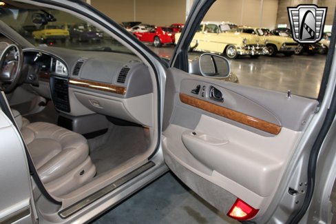 Used 1999 Lincoln Continental image 19