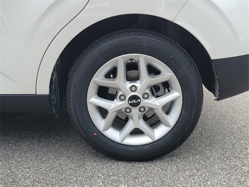 Certified 2022 Kia Soul LX w/ Technology Package image 5
