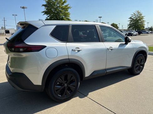 Used 2023 Nissan Rogue SV image 5