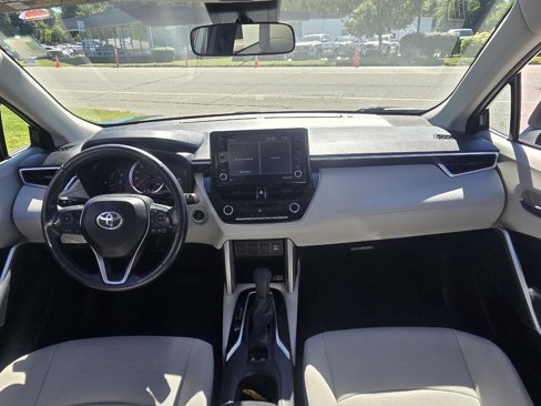 Used 2022 Toyota Corolla Cross LE image 18