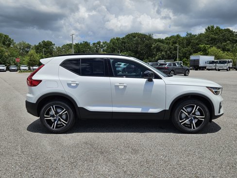 New 2026 Volvo XC40 B5 Core image 8