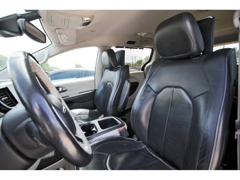 Used 2017 Chrysler Pacifica Limited image 6