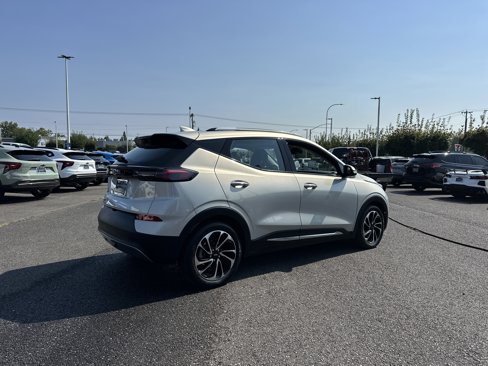 Used 2022 Chevrolet Bolt EUV Premier w/ Sun & Sound Package image 6
