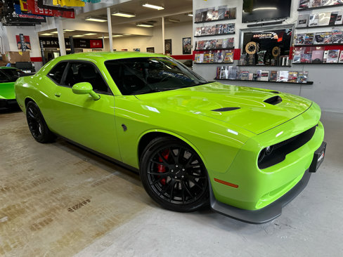 Used 2015 Dodge Challenger SRT Hellcat image 1