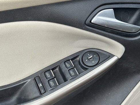 Used 2012 Ford Focus SEL w/ SEL/Titanium Winter Pkg image 22