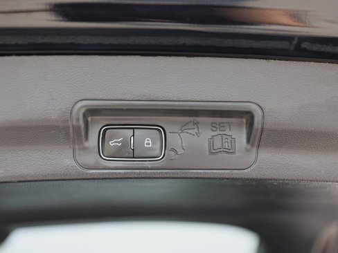 Certified 2022 Ford Explorer XLT w/ Equipment Group 202A image 18