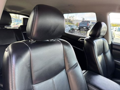 Used 2019 Nissan Pathfinder SL image 16