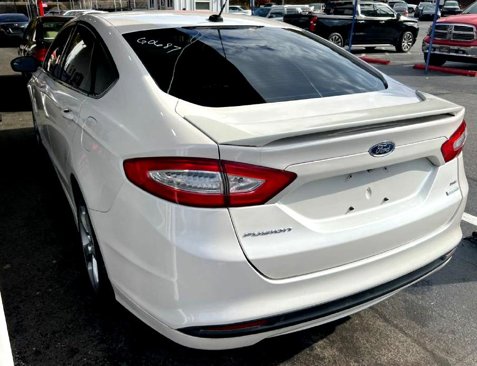 Used 2016 Ford Fusion SE w/ Equipment Group 201A image 3
