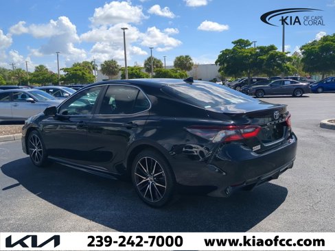 Used 2021 Toyota Camry SE image 7