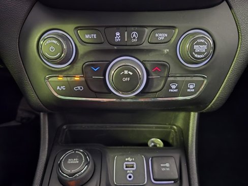 Used 2021 Jeep Cherokee Latitude image 14