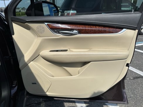 Used 2018 Cadillac XT5 Luxury w/ Driver Awareness Package image 10