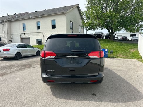Used 2017 Chrysler Pacifica LX image 28