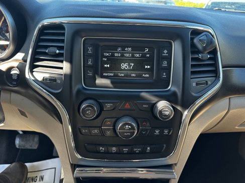 Used 2017 Jeep Grand Cherokee Laredo w/ Quick Order Package 2BE image 33
