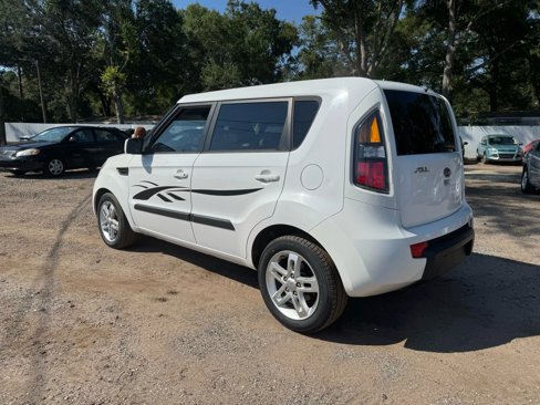 Used 2011 Kia Soul + image 3