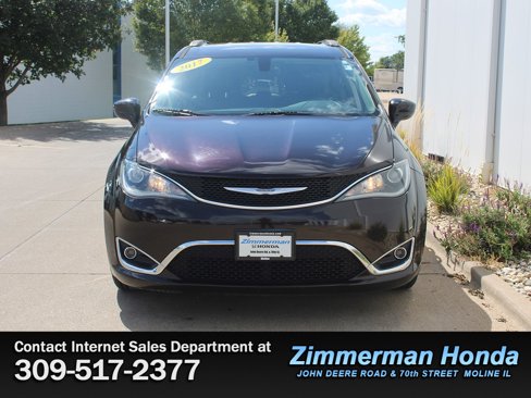 Used 2017 Chrysler Pacifica Touring-L image 4