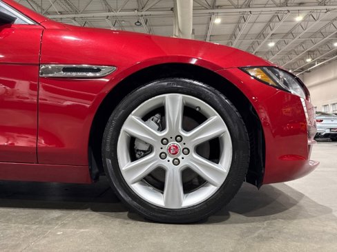 Used 2018 Jaguar XE Premium image 80