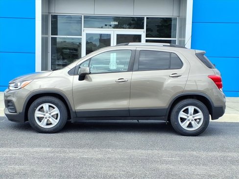 Used 2021 Chevrolet Trax LT image 2