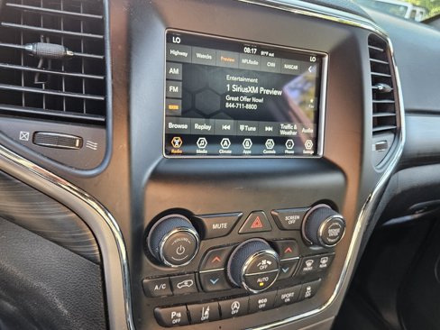Used 2021 Jeep Grand Cherokee Laredo w/ Security & Convenience Group image 24