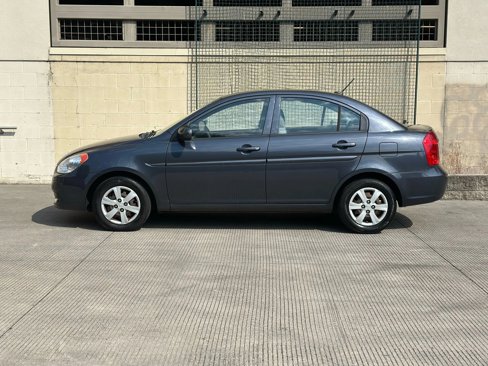 Used 2010 Hyundai Accent GLS image 6