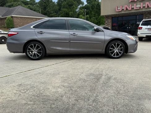 Used 2015 Toyota Camry XLE w/ Moonroof Package image 6