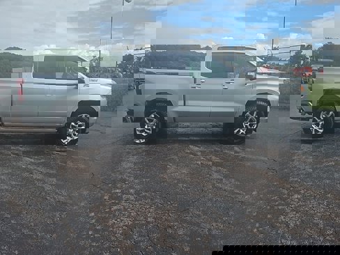 Used 2022 Chevrolet Silverado 1500 LT w/ Z71 Off-Road Package image 6