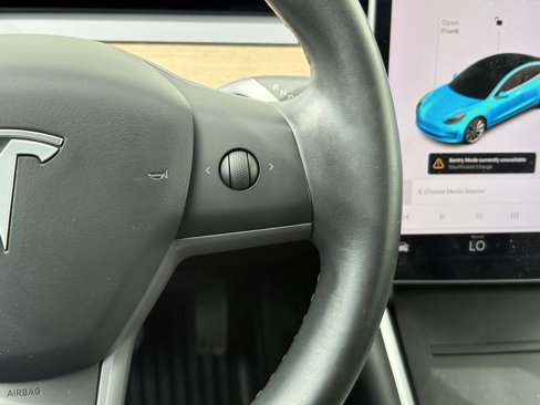 Used 2018 Tesla Model 3 Long Range image 17