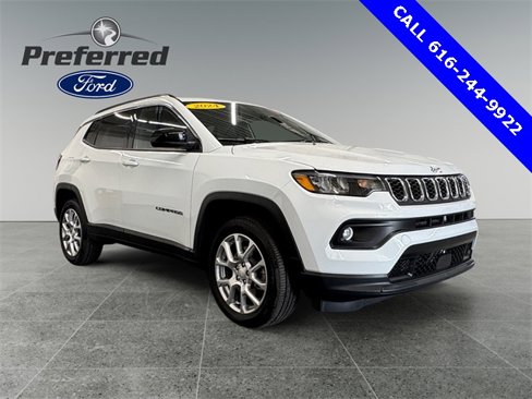Used 2024 Jeep Compass Latitude image 3