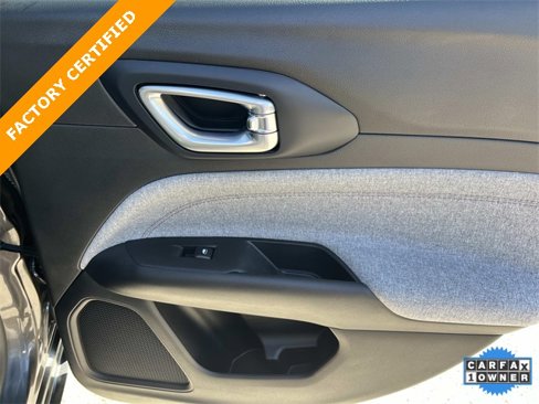 Used 2023 Jeep Compass Latitude image 21