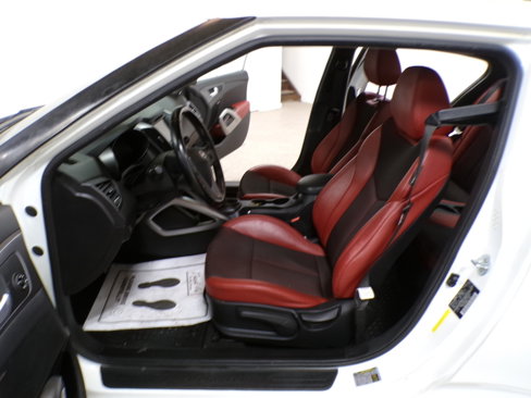 Used 2015 Hyundai Veloster Turbo R-Spec image 11