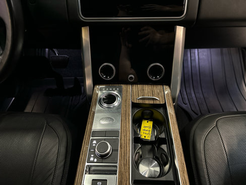 Used 2018 Land Rover Range Rover HSE image 19