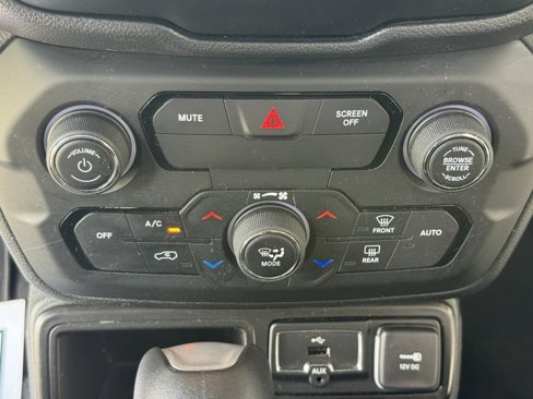 Used 2020 Jeep Renegade Altitude image 30