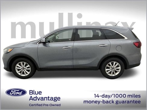 Used 2020 Kia Sorento LX image 11