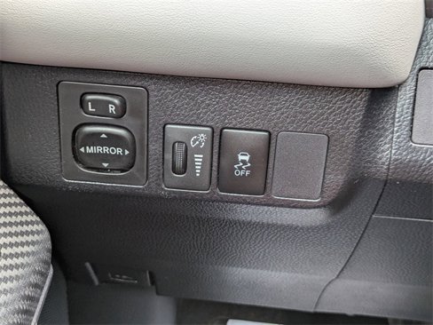 Used 2013 Toyota RAV4 XLE image 23