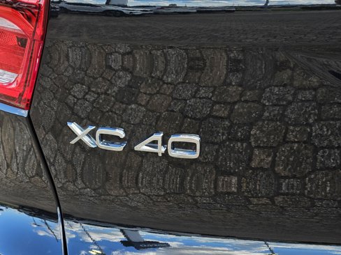 New 2025 Volvo XC40 B5 Ultra w/ Climate Package image 8