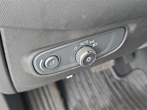 Used 2020 Chevrolet Equinox LT image 17