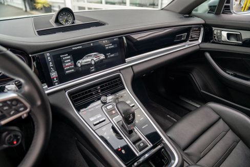 Used 2018 Porsche Panamera 4 image 18