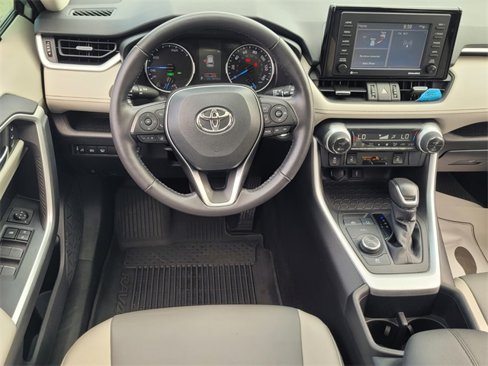 Used 2022 Toyota RAV4 XLE Premium image 8