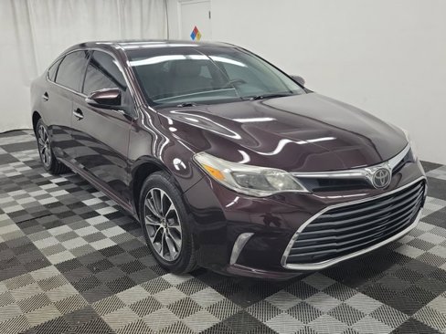 Used 2018 Toyota Avalon XLE image 1