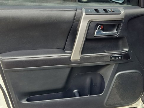 Used 2015 Toyota 4Runner Limited image 13