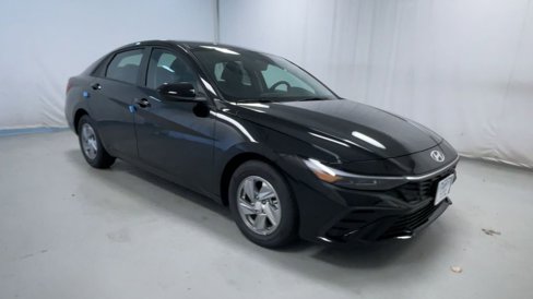 New 2025 Hyundai Elantra SE image 13