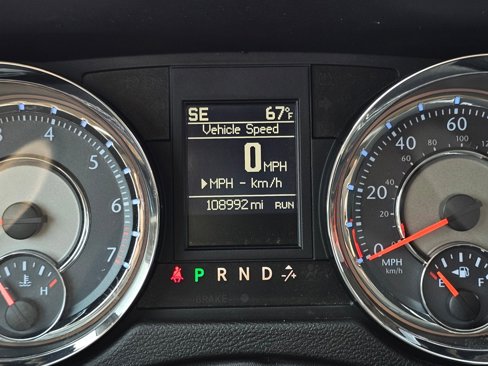 Used 2013 Chrysler Town & Country Touring image 8