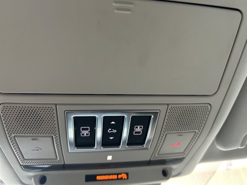 Used 2019 Land Rover Discovery HSE image 7