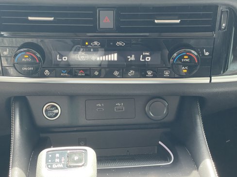 Used 2021 Nissan Rogue Platinum image 27