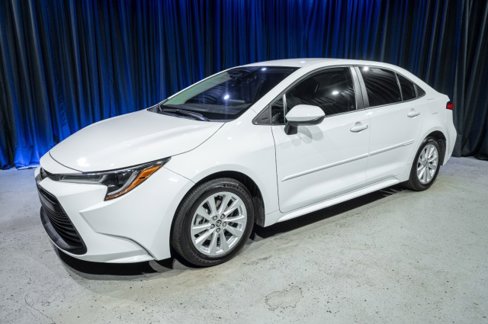 Used 2023 Toyota Corolla LE image 1